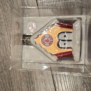 NWT MLB Boston Red Sox Gingerbread House Ornament sports collectors series